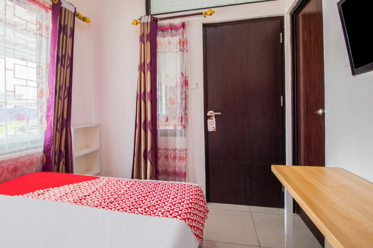 Hotel Oyo 3256 Rukost I8 à Karawang Extérieur photo