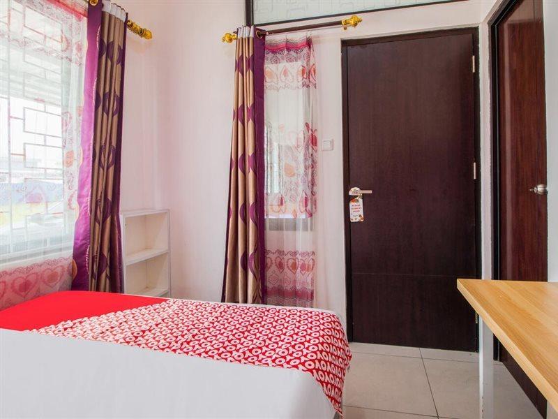 Hotel Oyo 3256 Rukost I8 à Karawang Extérieur photo