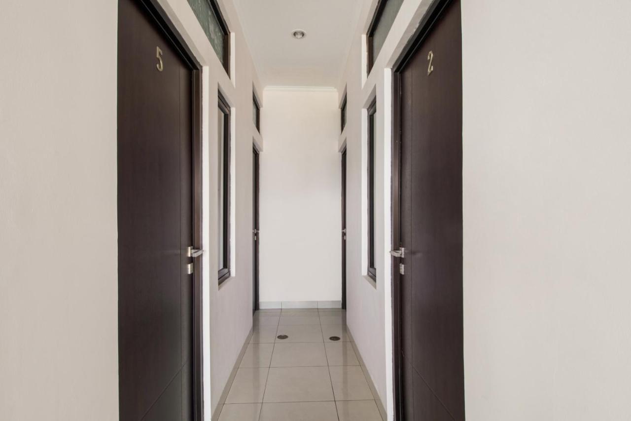 Hotel Oyo 3256 Rukost I8 à Karawang Extérieur photo