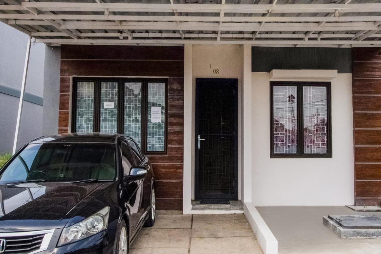 Hotel Oyo 3256 Rukost I8 à Karawang Extérieur photo