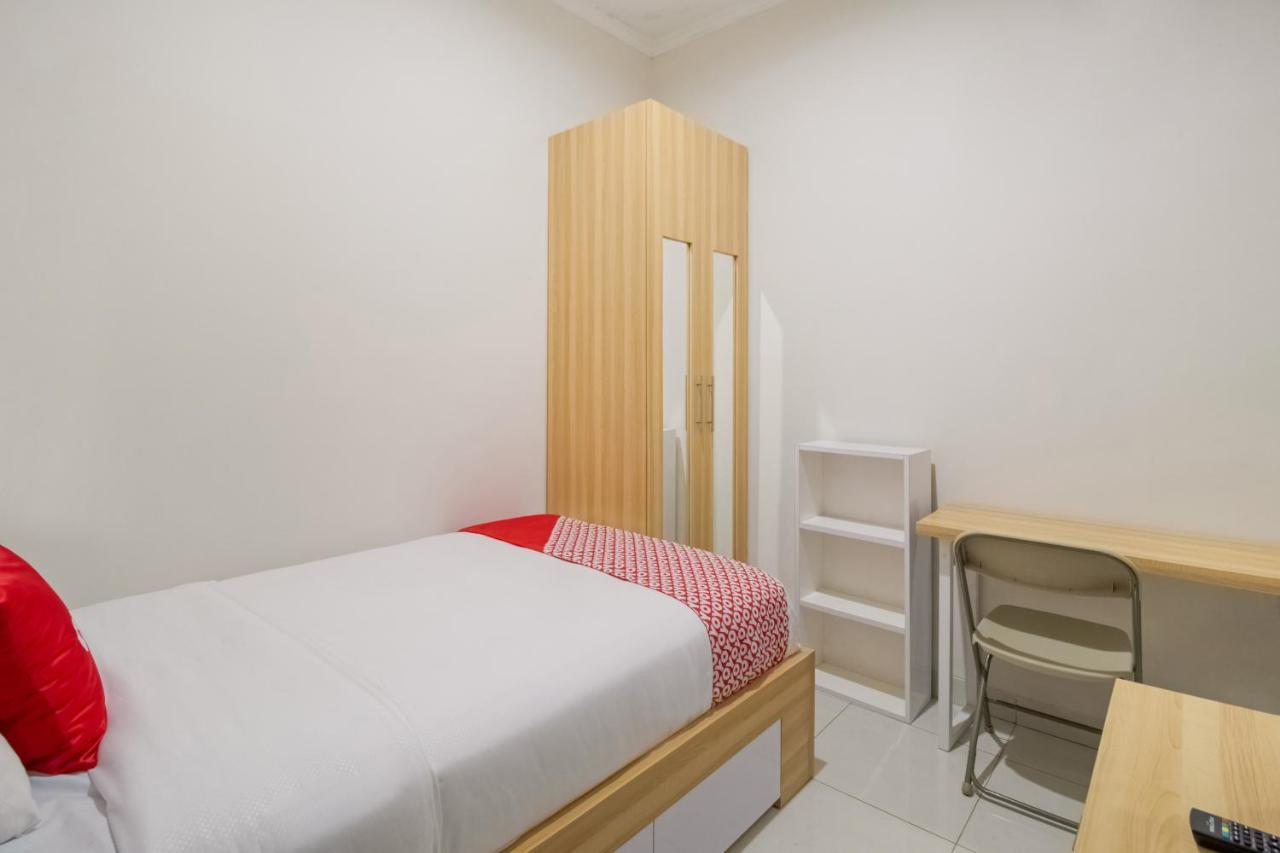 Hotel Oyo 3256 Rukost I8 à Karawang Extérieur photo