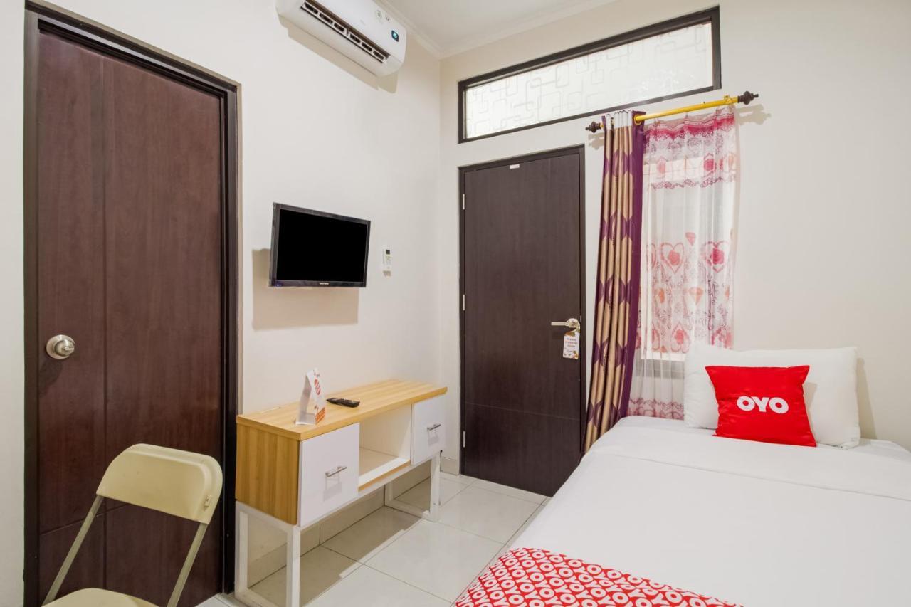 Hotel Oyo 3256 Rukost I8 à Karawang Extérieur photo