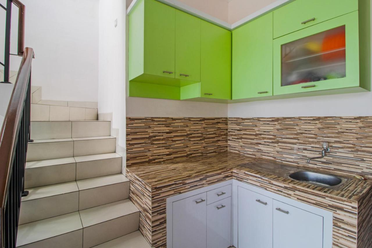 Hotel Oyo 3256 Rukost I8 à Karawang Extérieur photo